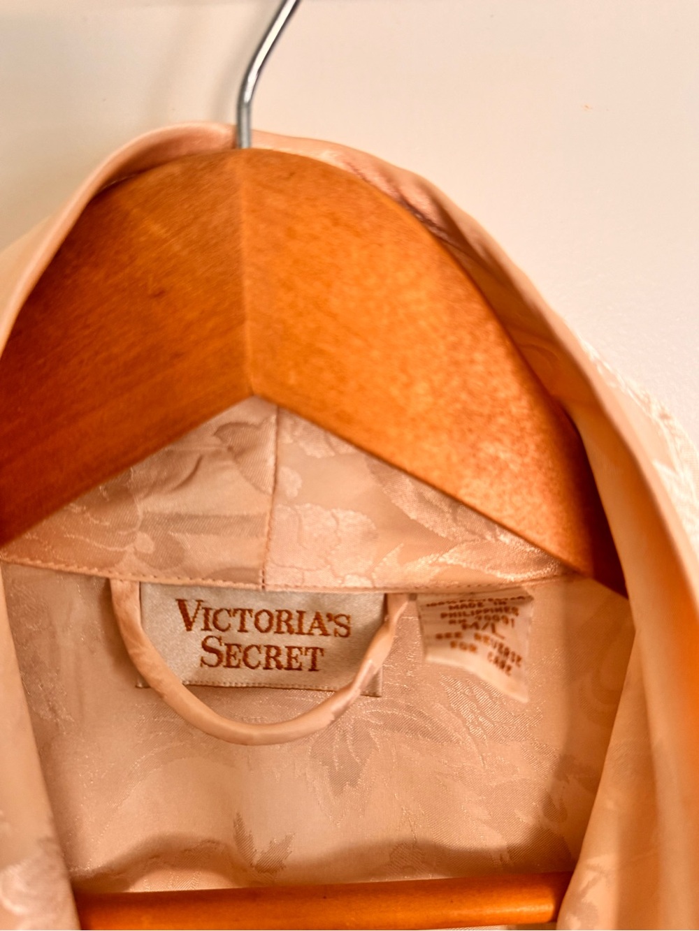 Vintage Victoria’s Secret 100% Silk Floral Jacquard Robe Blush Champagne - Picture 5 of 5